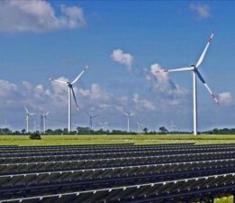 Rüzgar ve güneşten üretilen elektrikle geçen yıl 12 milyar dolarlık enerji ithalatının önüne geçildi