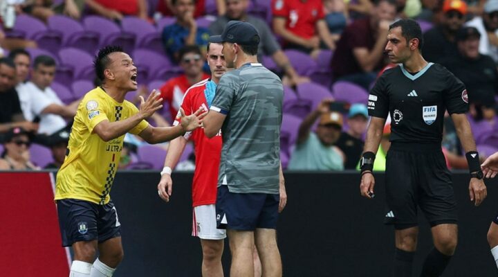 Sakatlanan futbolcu çıkmamak için direndi, Kerem Aktürkoğlu şaştı kaldı