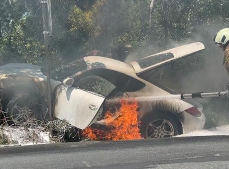 Sarıyer’de 10 milyonluk Porsche kül oldu! Sürücü canını zor kurtardı
