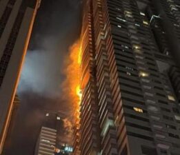 SON DAKİKA: DUBAİ’DE KORKUTAN GÖKDELEN YANGINI: VATANDAŞLAR TAHLİYE EDİLDİ!
