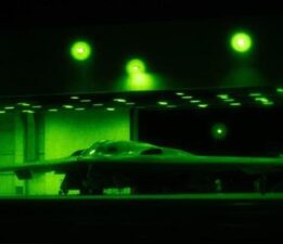 SON DAKİKA HABERLERİ: İKİ GÜN BOYUNCA B-2 BOMBARDIMAN UÇAĞINI UÇURAN PİLOTLAR ANLATTI: GO PİLL, UYKU TULUMU