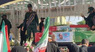 SON DAKİKA! İRAN’DA İSRAİL SALDIRILARINDA HAYATINI KAYBEDENLER İÇİN TARİHİ CENAZE TÖRENİ: YÜZ BİNLER SOKAKTA