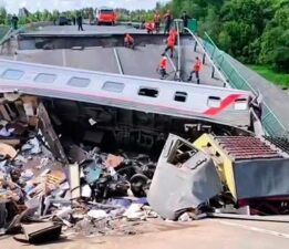 Son Dakika! Rusya’da iki köprü ‘patlamalarla’ çöktü: 7 ölü