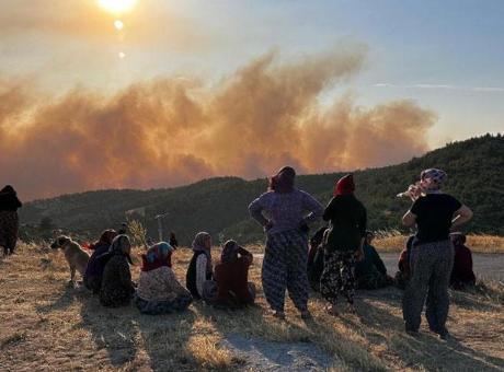 SON DAKİKA YANGIN HABERLERİ: Manisa’da 10 mahalle boşaltıldı, müdahale devam ediyor! İşte son durum