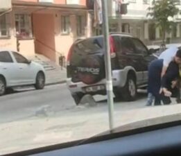 Sultangazi’de annesini sokak ortasında darbetti, kimse müdahale etmedi