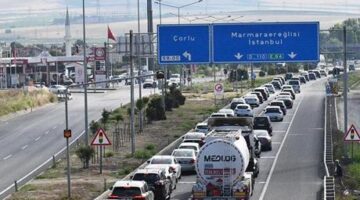 Tatil bitti! İstanbul’a dönüş yolculuğu başladı: İlçeden 15 bin araç çıkış yaptı