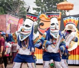 Tayland’da kutlanan ‘Phi Ta Khon’ hayalet festivalinden ilginç görüntüler…