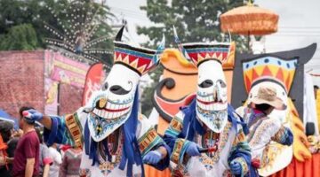 Tayland’da kutlanan ‘Phi Ta Khon’ hayalet festivalinden ilginç görüntüler…