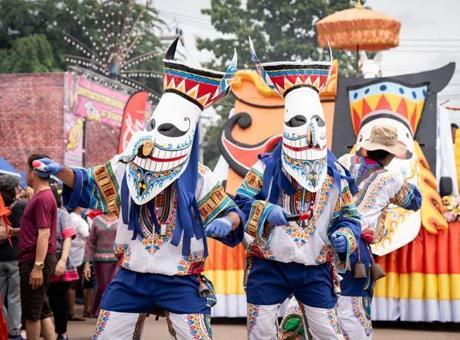 Tayland’da kutlanan ‘Phi Ta Khon’ hayalet festivalinden ilginç görüntüler…