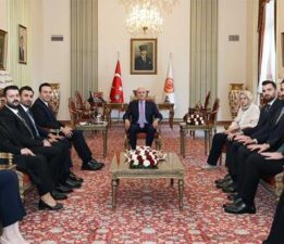 TBMM Başkanı Kurtulmuş, AK Parti Gençlik Kolları Başkanı’nı kabul etti