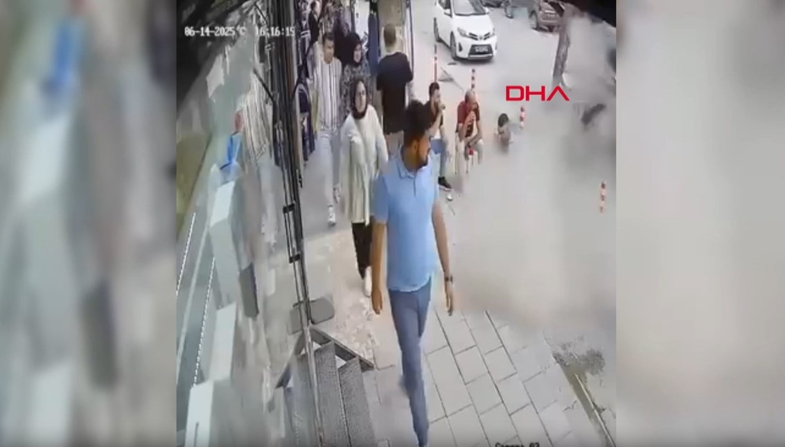 TIR lastiği patladı, vatandaşlar yerinden zıpladı