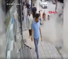 TIR pastiği patladı, vatandaşlar yerinden zıpladı