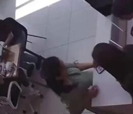 Tırnaklarını yaptırmak için gittiği kuaförde doğum yaptı