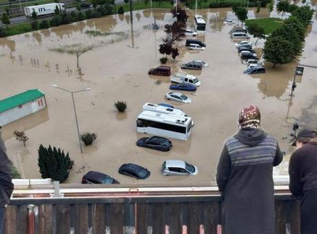 Trabzon felaketi yaşadı! Sel ve heyelan hayatı felç etti