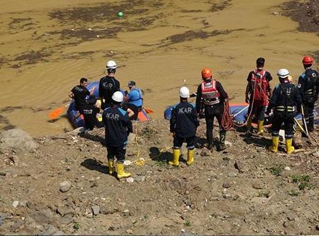 Trabzon’da selden sonra kayıp arayışı 3’üncü gününde: Eşofmanları bulundu