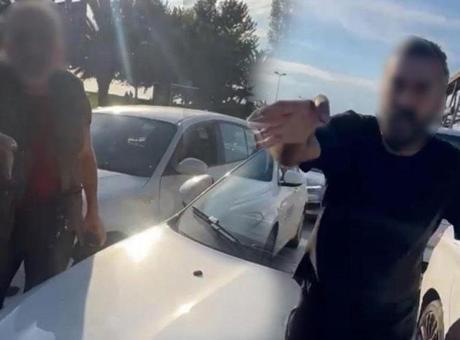 Trafikte dehşet: Kadın sürücü, 2 çocuğunun yanında saldırıya uğradı