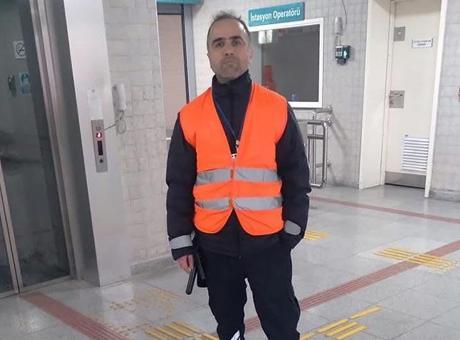 Trende sigara içtiği için kendisini uyaran güvenlik görevlisini öldürdü