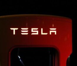 Trump ile Musk arasındaki gerilim Tesla hisselerini vurdu