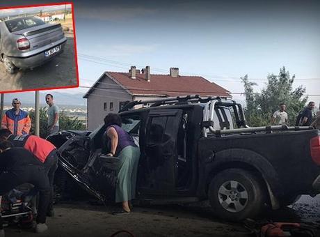 Uşak’ta kamyonet ile otomobil kafa kafaya çarpıştı: 1 ölü, 1 yaralı