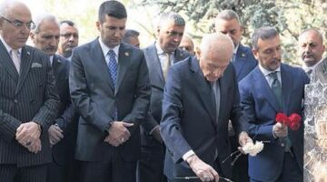 Yeni dönem için ‘4 adım’ çağrısı! MHP lideri Devlet Bahçeli, Türkeş’in kabrini ziyaret etti