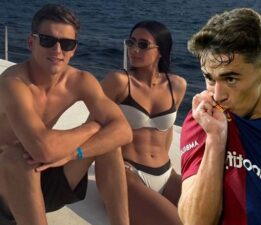 Yıldız futbolcu uğruna prensesi reddettiği sevgilisiyle tatilde