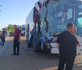 Yolcu otobüsü TIR’a çarptı: Çok sayıda yaralılar var
