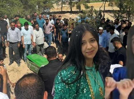 10 günlük ısrarın acı sonu: İki kız kardeş yan yana defnedildi