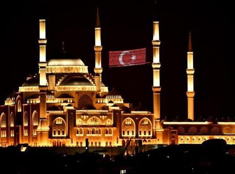 15 Temmuz direnişinin 9. yıl dönümünde 90 bin camide selalar okundu