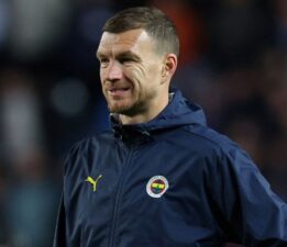 39 yaşındaki Dzeko, yeni takımına imzayı attı