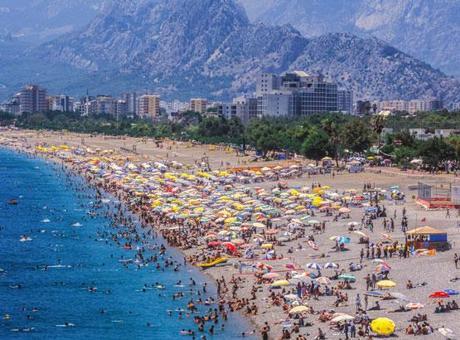 6 ayda rekor turizm geliri! Bakan Ersoy rakamlarla açıkladı