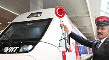 68 gün boyunca 90 bin kilometre yol kat edecek: ’15 Temmuz Demokrasi ve Milli Birlik Treni’ raylarda