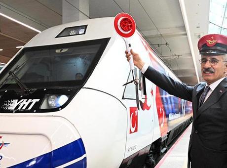 68 gün boyunca 90 bin kilometre yol kat edecek: ’15 Temmuz Demokrasi ve Milli Birlik Treni’ raylarda