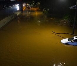 ABD’de sel felaketi: Metrolar göle döndü, acil durum ilan edildi!