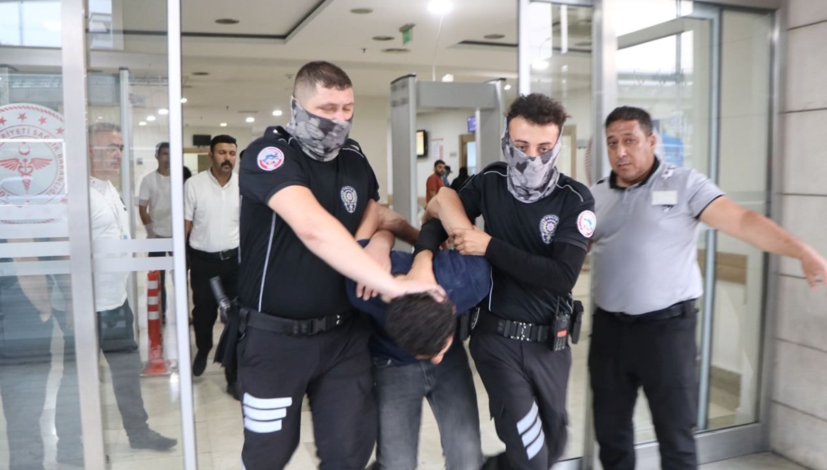 Acilde dehşet: Doktoru ve güvenlik görevlisini bıçakladı