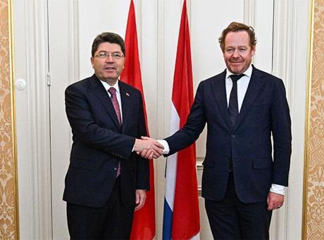 Adalet Bakanı Tunç Hollanda’da mevkidaşıyla görüştü