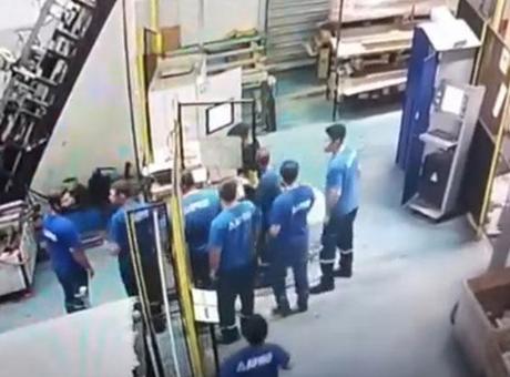 Adana’da feci iş kazası: Arızalı makine, işçinin sırtına saplandı