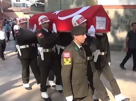 Amasya’da traktörün devrilmesi sonucu ölen Uzman Çavuş Demirci’nin cenazesi defnedildi