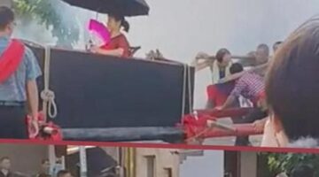Annesini tabuta oturtup 16 kişiye taşıttı!