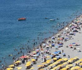 Antalya’da 102 binden fazla yabancı ziyaretçi girişiyle temmuz ayı rekoru kırıldı