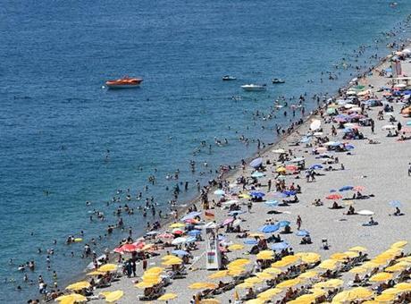 Antalya’da 102 binden fazla yabancı ziyaretçi girişiyle temmuz ayı rekoru kırıldı