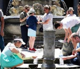 Aşırı sıcaklar etkisini sürdürüyor: 1350 okul tatil edildi!