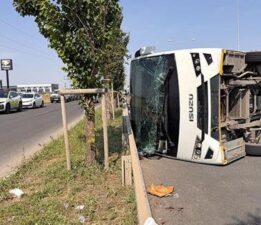 Askeri personeli taşıyan servis devrildi! 13 yaralı
