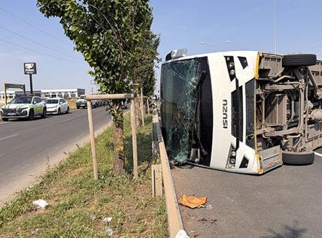 Askeri personeli taşıyan servis devrildi! 13 yaralı