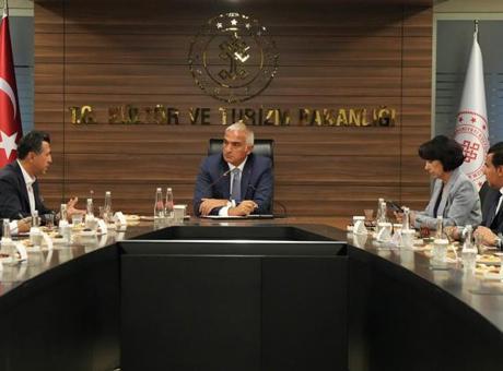 Bakan Ersoy, BETUYAB Yönetim Kurulu Başkanı ve üyeleriyle bir araya geldi