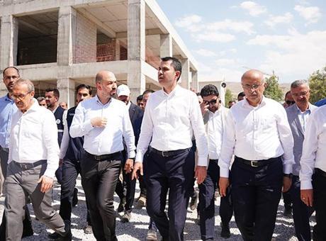 Bakan Kurum’dan deprem bölgesindeki müteahhitlere 24 saat uyarısı