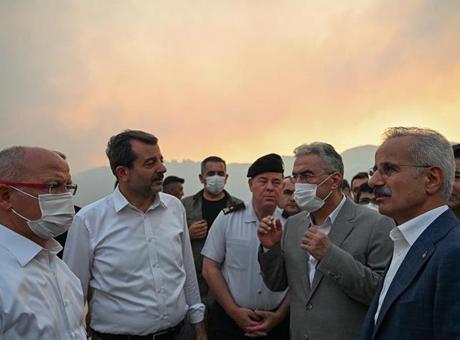 Bakan Uraloğlu Bursa’daki yangın bölgesinde incelemelerde bulundu