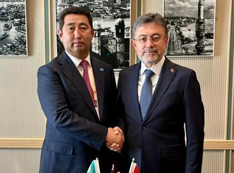 Bakan Yumaklı ile Kazak mevkidaşı Saparov bir araya geldi