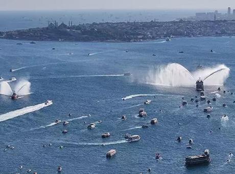 Boğaz’da 15 Temmuz korteji! 253 şehidin anısına 253 tekne