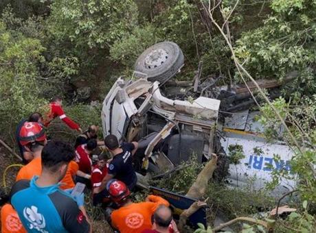 Bursa’da feci olay! Orman yangınını söndürmeye giden tanker uçuruma düştü: 1 ölü 2 yaralı