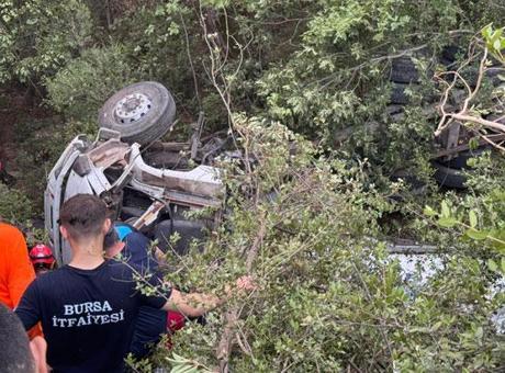 Bursa’daki yangın bölgesinden acı haber: Su tankeri devrildi, 1 kişi hayatını kaybetti